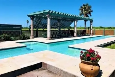 Laguna Rest, trois chambres, 2 salles de bains. Piscine privée. Vue sur l'eau.