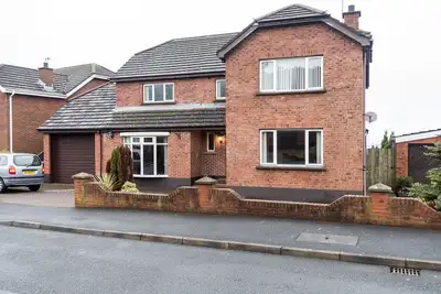Image de Meilleure vue Ă Belfast! Spacieuse maison familiale de quatre chambres