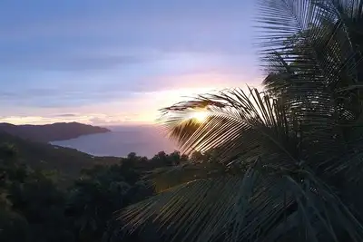 Image de Magnifique chalet au sommet d'une montagne avec une vue magnifique sur la mer des CaraĂŻbes
