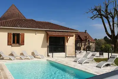Image de Le tilleul grand gite climatisé 5 chambres piscine privée chauffée 10 mn Sarlat