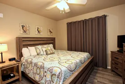 Image de Riverside Retreat- 2bdr / 2bth- Unité au 1er étage!