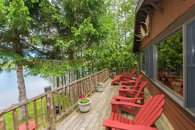 Image de Bord de l'eau Moose Cabin sur le lac Colby, Saranac Lake