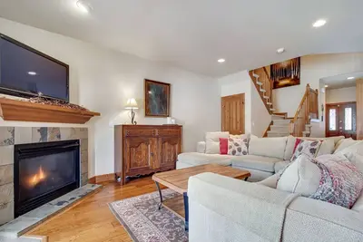 Image de Retraite familiale avec bain à remous privé, cheminée, navette de ski privée + Plus