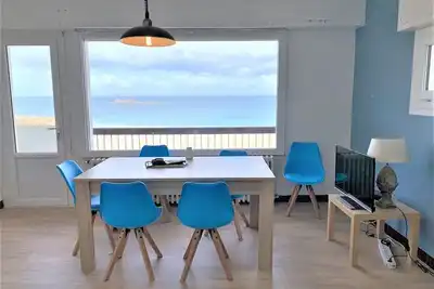 Image de Appartement 2 chambres avec superbe vue mer sur la plage de Trestrignel  à Perros-Guirec