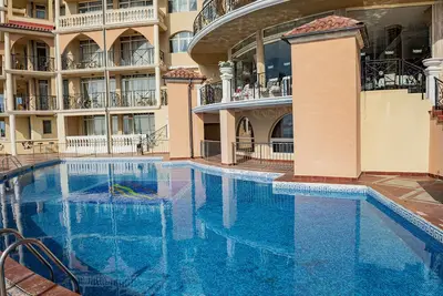 Image de Atrium Beach - Appartement fonctionnel près de la plage - Elenite