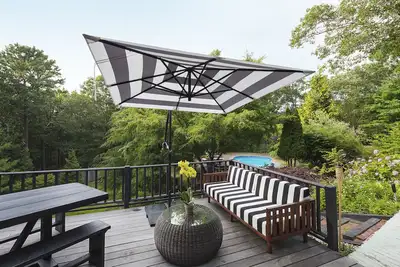 Image de Cottage avec un bord européen moderne