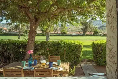 Image de Calme, confortable, escapade dans le désert sur le parcours de golf 2-bed-2-bath récemment rénové