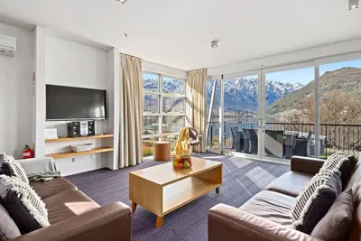 Image de Propriété riveraine | Vues étonnantes | Moderne et confortable
