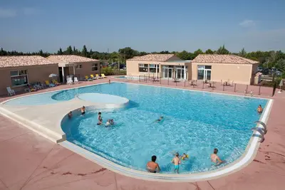 Image de Maison chaleureuse | accès aux piscines, clubs d'enfants et fitness!
