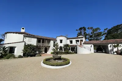 Image de Luxe Pebble Beach 3 minutes Ă la loge!