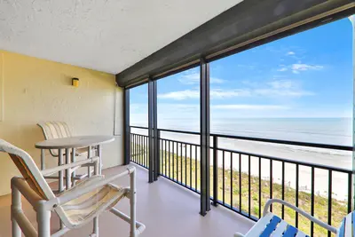 Image de Spacieux condo en bord de mer avec piscine partagée et courts de tennis!