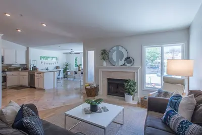 Image de Grande maison pour la famille, près de la plage et des attractions locales!