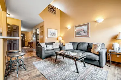 Image de Jolie maison de ville avec piscine partagée - proche de l'aventure!
