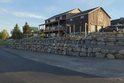 Image de La retraite rustique de Bear Lake peut accueillir 42 personnes
