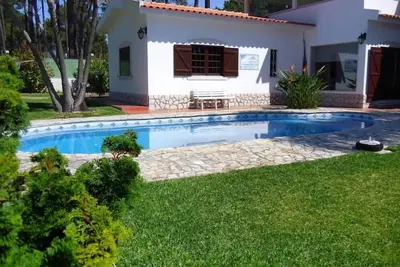 Image de Maison avec jardin et piscine (5 Kms de la plage et Ă 3 km du Golf)