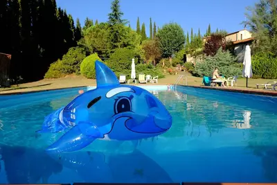Image de Appartement avec Wifi, piscine, Tv, patio, animaux admis, parking, près de San Gimignano