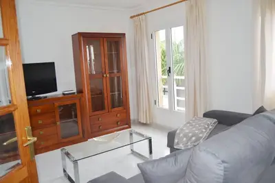 Image de Étage central, spacieux et lumineux. Wifi gratuit. Plage 5 minutes.