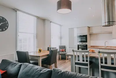 Image de Fab 2b Town Centre apt w \/ pkg Cavendish Hse Windsor