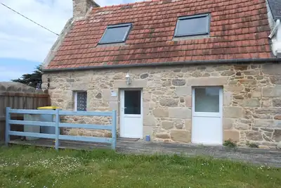 Image de Maison de pêcheur, nichée dans les rochers de Trégastel, Côte de Granit Rose