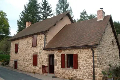 Image de Gîte Familial avec Cascade, Pêche, Activités et Proximité de Vichy