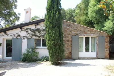 Image de Villa rénovée juillet 2015, contemporain dans un parc de 30 Ha