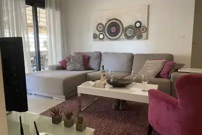 Image de Appartement moderne au rez-de-chaussée à distance de marche de la mer.
