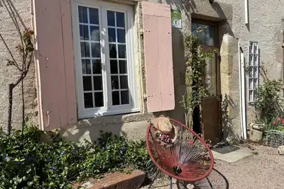 Image de Grande maison rénovée avec jardin clos, idéale pour familles et amis, équipements variés, animaux acceptés