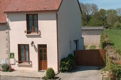 Gîte charmant avec piscine, 2 chambres, proche randonnées et loisirs à Target