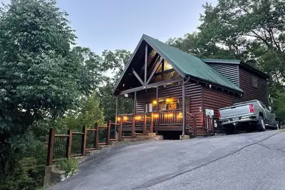 Image de Lune de miel / escapade romantique - communauté fermée - bain à remous privé avec vue sur la montagne