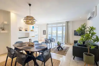 Image de Stunning Balcony View! Spacious 2br Apt at Unique Location ☀️