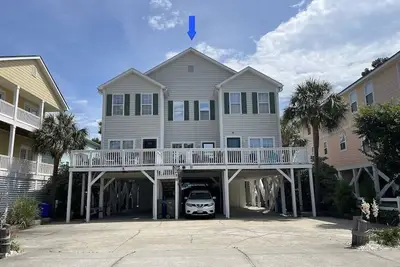 Image de Tucked Inn 2. 0 - À pied de la plage Townhouse à Surfside Beach