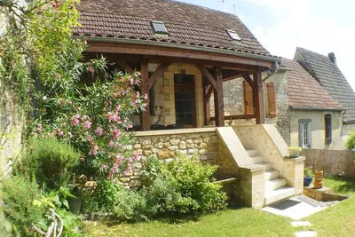 Image de Charmante Maison De Village & Jardin Clos Dans Village Medieval Tous Commerces
