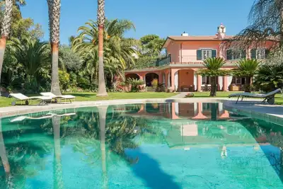 Image de Maison de vacances privée avec piscine privée, Wifi, climatisation, bain à remous, Tv, patio