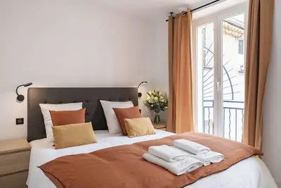 Image de Magnifique 3 pièces classé 4**** refait à neuf en plein coeur de Cannes