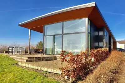 Image de Maison de vacances moderne avec vue panoramique et WiFi près de la plage