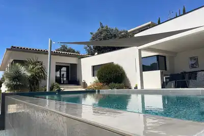 Image de Villa chic et contemporaine au calme à proximité des plages mythiques de Bandol