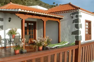 Image de Casa los Viñedos (A) avec vue sur la mer, les montagnes et les volcans.