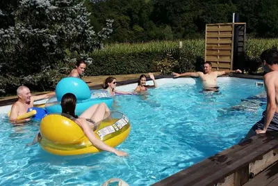 Gîte indépendant avec piscine, proche forêt et étang, parking, tennis et minigolf