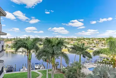 Image de Charmant condo avec vue sur Clam Bay avec piscine chauffée et accès à la plage