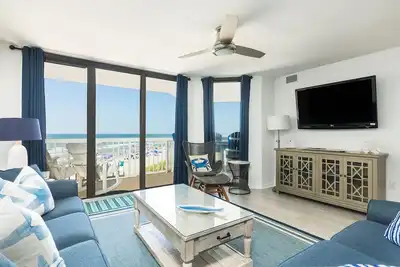 Image de Chas. Oceanfront Villas 223 ~ Tout neuf! ~ Magnifiquement mis à jour!