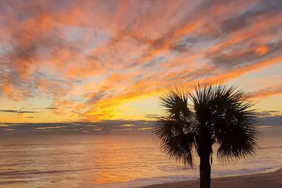 Image de Location de vacances en bord de mer, belle vue depuis le balcon au 2ème étage.