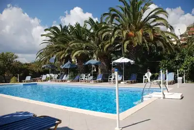 Image de Studio avec piscine près de la plage \/ aéroport