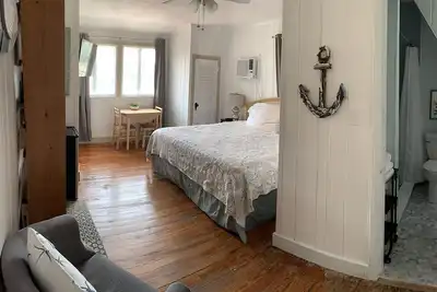 Image de Historiquement significatif 1 Br, 1 Ba privé proche de tout