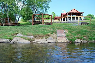 Image de Jusqu'au 28 juin - 100 $ de rabais pour les séjours de 3 à 6 nuits lorsque vous réservez en ligne - New River Retreat propose 6 suites spacieuses sur la New River! Wifi, spacieux