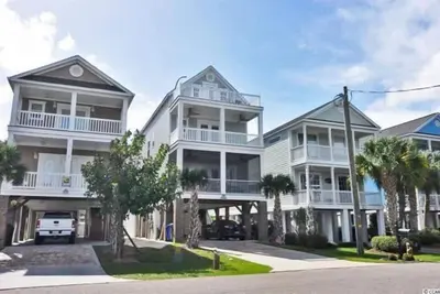 Image de Barefoot 'N Salty - Promenade à la plage de Surfside Beach