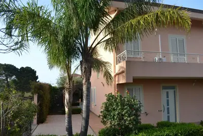 Image de Villa avec jardin 200 m² face à la mer - vue sur les îles Éoliennes
