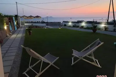 Image de Appartement situé sur le littoral de Kokkinos Pirgos avec vue mer et plage.