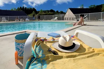 Image de Maison calme à 700 mètres du centre ville | Wi-Fi + Piscine Extérieure
