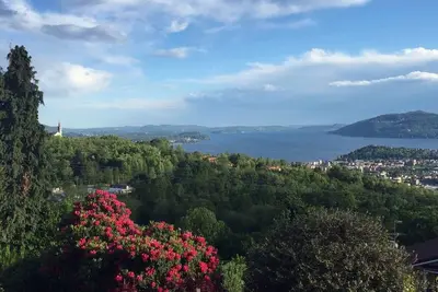 Image de Approche écologique restaurée maison de cinq pièces avec vue imprenable sur le lac