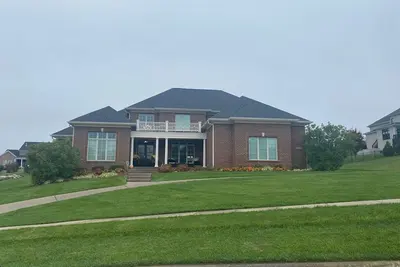 Image de Nouveau ('15) situé au centre nouveau 6400+ sq ft + 6 chambres w / 5 salle de bain complète